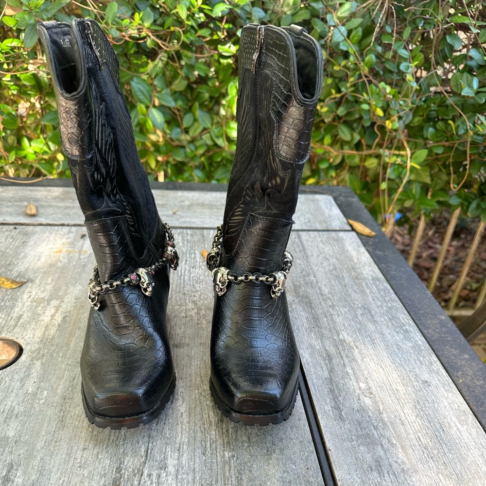 Ride Tec women’s size 6 boots. Only worn a few times.